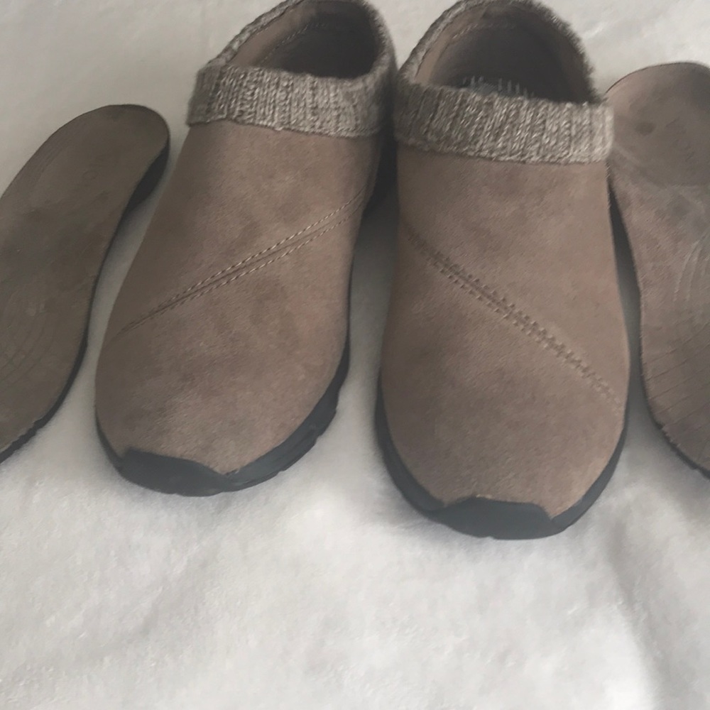 VIONIC  brand clogs. So comfy, EUC, clean removable ensoles. Bought wrong size🙃
